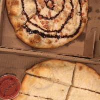 Chik'n Bruschetta Pizza · White pizza with chik'n, bruschetta and balsamic glaze.