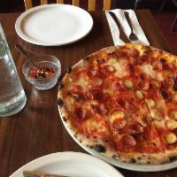 Al Pepperoni Pizz7 · Italian tomato, mozzarella and pepperoni.