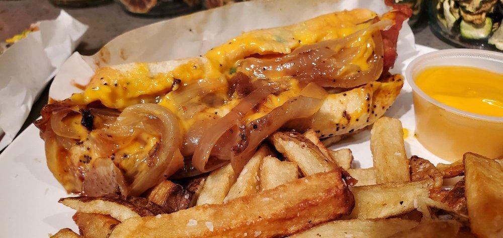 Carm & Gia Metropolitan · Burgers · Breakfast & Brunch · Hot Dogs