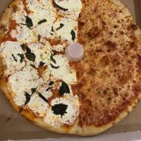 Margherita Pizza · Round.