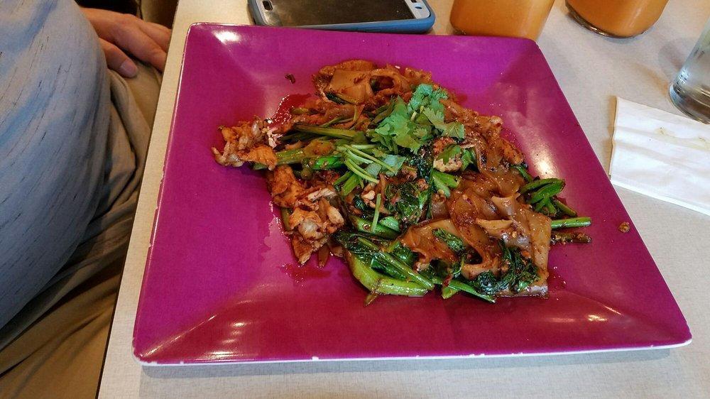 Pad Se Ew · This dish literally means stir fried soy sauce. In Thailand, it's usually served with thinly sliced pork or chicken and Chinese broccoli.