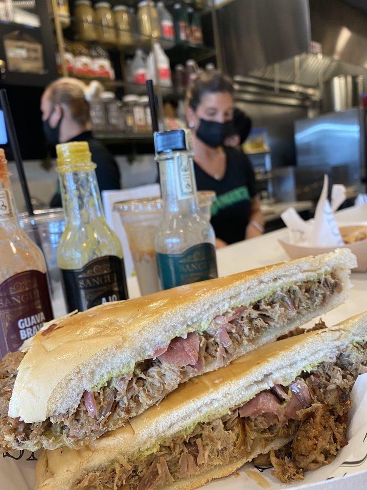 Pan Con Lechon · 