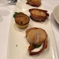 Broiled Sea Scallops Wrapped In Bacon · 