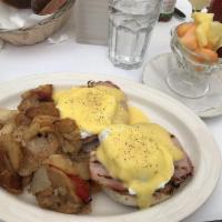 Eggs Benedict · 