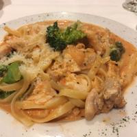 Fettuccini Alfredo With Chicken & Broccoli · 