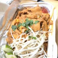 Chicken Pad Thai · 