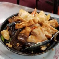 Seafood in Clay Pot · 