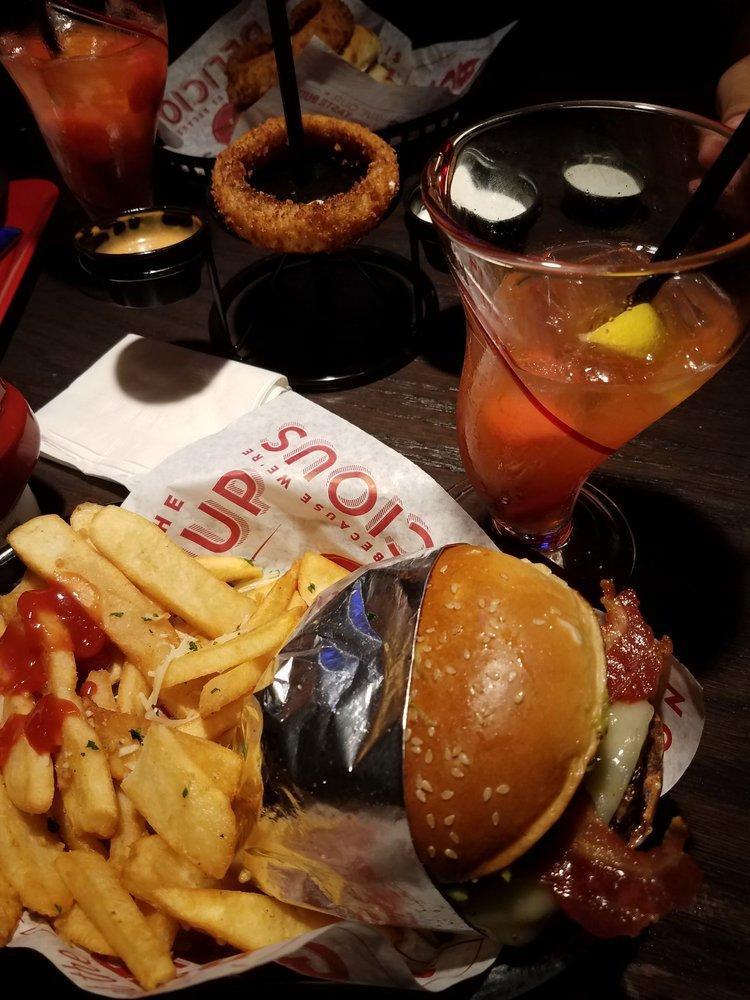Red Robin Gourmet Burgers and Brews · American · Burgers