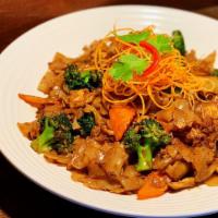 Pad See Eew · Stir-fried broad rice noodles with egg, broccoli, carrot, and garlic.