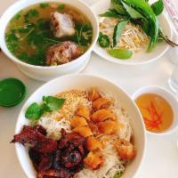 Large Special Oxtail Pho Noodle Soup · Vietnamese pho noodle soup served with slow cooked oxtail, rice noodle, green onion, white o...