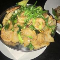 Super Shrimp Pad Thai · 