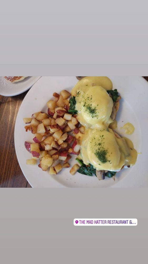 Rabbits Benedict · 2 poached medium eggs, Garlic sautéed spinach and mushroom on a toasted English muffin, topped with regular hollandaise sauce. Comes with potatoes or fruit. 