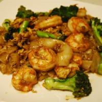 Pad See-ew · Rice noodles, broccoli, eggs and brown sauce.
