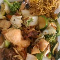 Cantonese Style Chow Mein · 