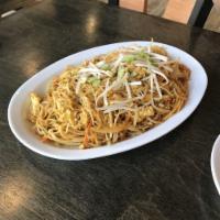 Singapore Mei Fun · Choice of protein, thin rice noodles, egg, cabbage and carrots, stir fried in curry seasonin...