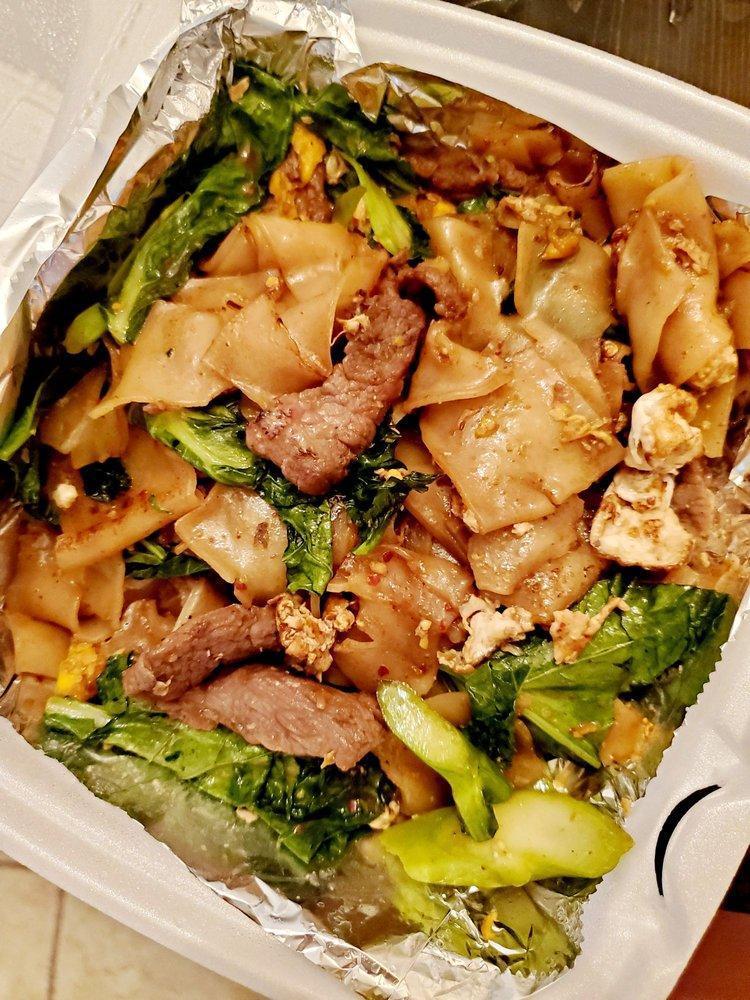 Pad Se Ew · Stir-fried flat rice noodles with choice of meat, egg, garlic, Chinese broccoli in Thai sweet soy sauce.