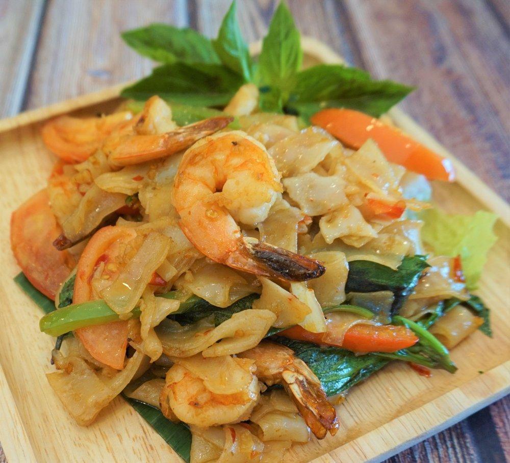 Pad Kee Mao · Drunken noodle. Stir-fried flat rice noodles with choice of meat, garlic, bell peppers, tomatoes and basil.