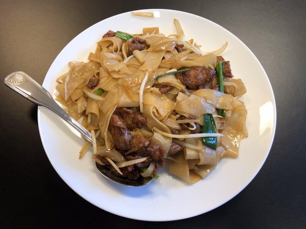Chow Fun Noodle with Meat · 