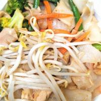 Pinto Thong Amazing · Homemade peanut sauce stir-fried with mixed vegetables.