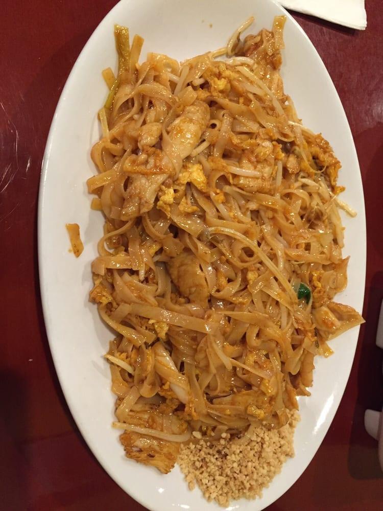 Pad Thai ·  Stir fried rice noodles with pad Thai sauce, egg, bean sprouts, green onion and crushed peanuts.