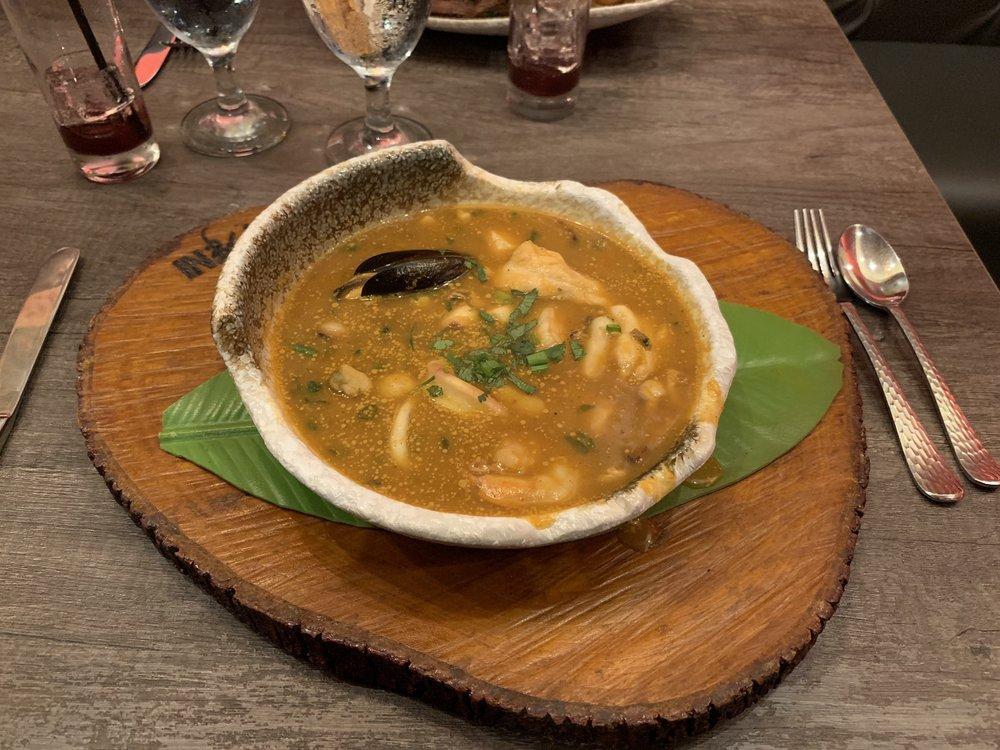 Parihuela · Seafood and fish flambé, in a soup with coral sauce.