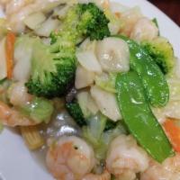 Crystal Shrimp · Shrimp sauteed with vegetables in a delicate white sauce.