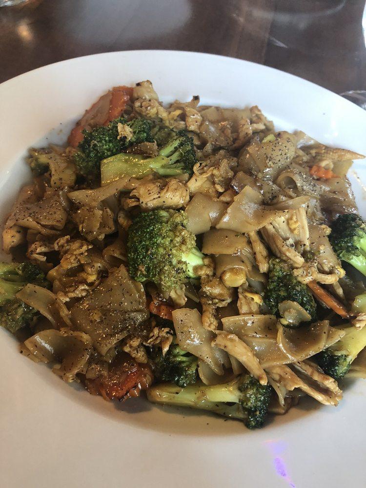 Pad See Ew · Flat rice noodles stir fried with egg, carrots, baby corns and broccoli.