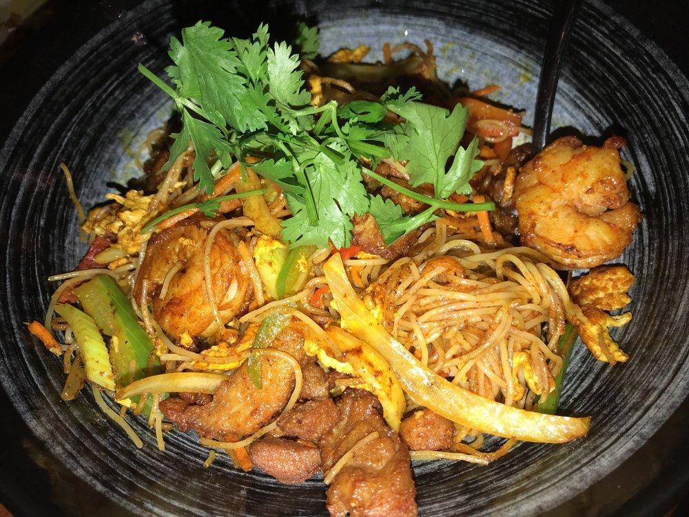 Singapore Style Noodles · Rice noodle with prawn, chicken and pork with curry spices.