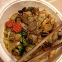 Beef Chow Fun · Sliced beef stir fried with flat rice noodles, bean sprout and onions.
