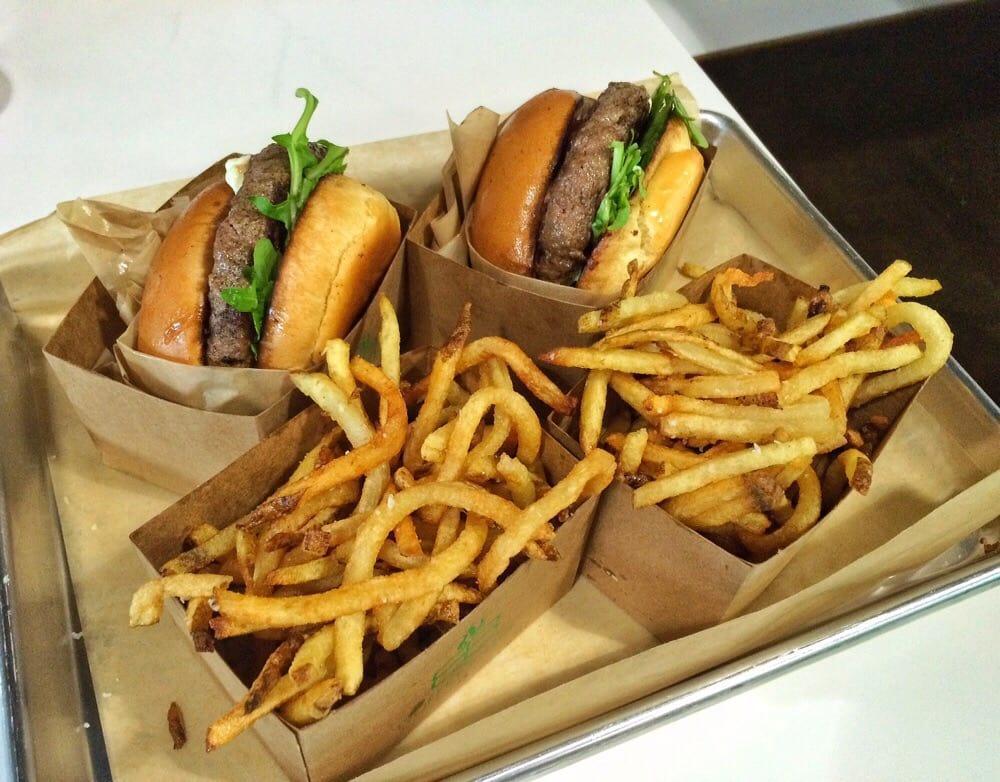 BuffBurger · Shakes · Lunch · Vegetarian · Kids Menu · Vegan · Burgers · American · Dinner · Ice Cream · Salads · Hamburgers