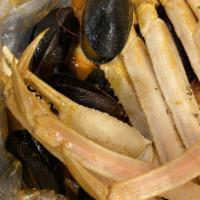 Shellfish Medley · 1/2 Whole Shrimp, 1/2 Snow Crab Legs, Full Mussels