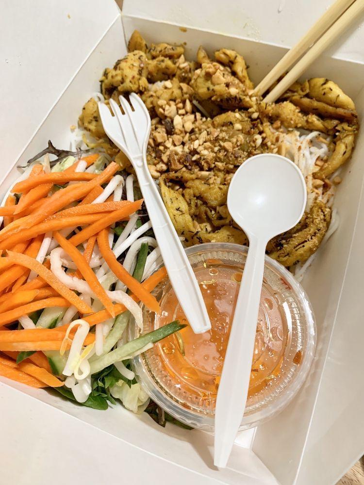 Chicken Vermicelli · Rice noodle, romaine lettuce, spring mix, mint, English cucumber, red onion, shallots, peanuts, carrots, daikon and homemade sauce. Choose between - lemongrass chicken, curry chicken or BBQ chicken.