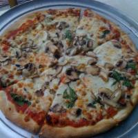 Di Spinachi Pizza · Spinach, mushrooms and garlic.