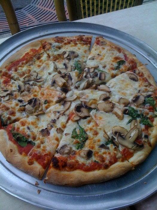 Di Spinachi Pizza · Spinach, mushrooms and garlic.