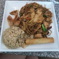 Chicken Lo Mein · Soft noodle dish with poultry.