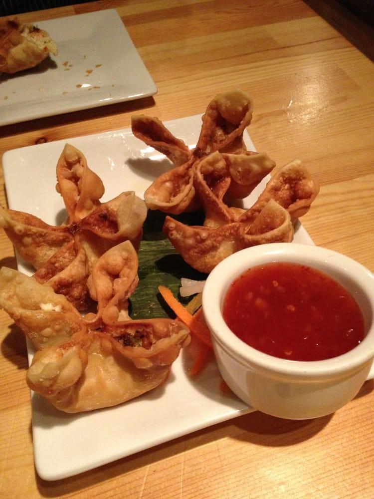 Wonton-chien Cua Spicy Crab Rangoon · 