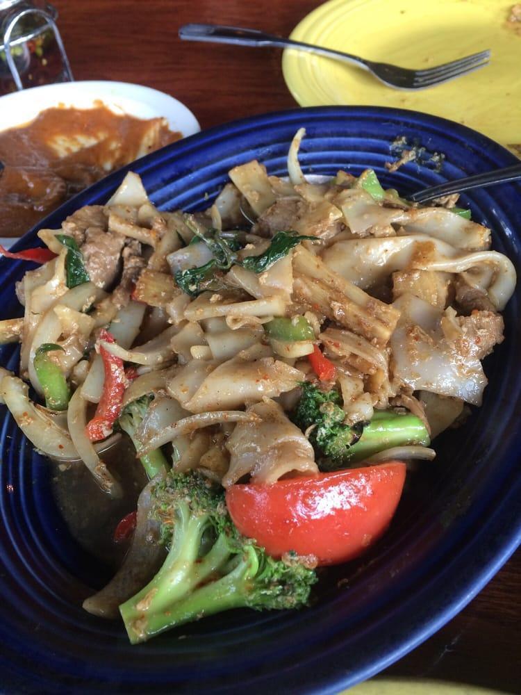 Noppakao Thai Restaurant · Lunch · Thai · Curry · Diner