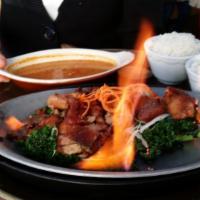 Ped Choo Chee · Sliced and flambeed duck in a coconut red-curry sauce on a sizzling hot plate.