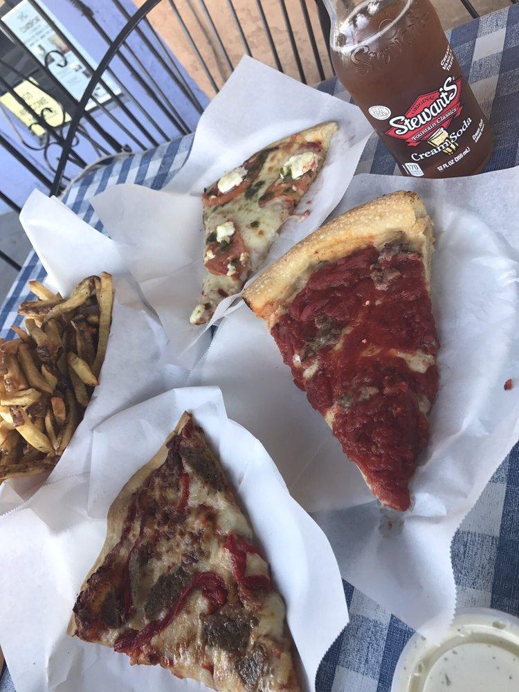 Lefty's Chicago Pizzeria · Pizza · Salad · Italian