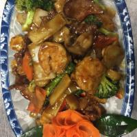 Happy Family · Served with white rice. Scallop, shrimp, beef and chicken roast pork with vegetables in spec...