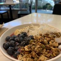 Maca Berry Bowl · Oat milk, dragon fruit, blueberries, strawberries, banana, maca. Topped with: granola, banan...