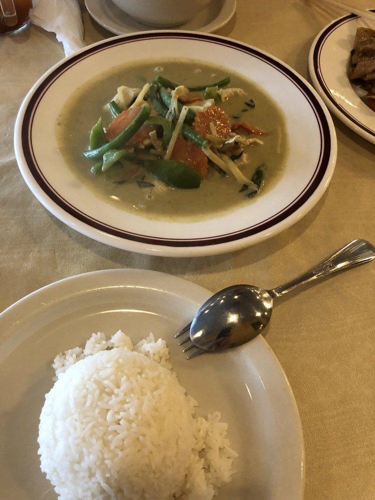 Green Curry · Bamboo, bell peppers, green bean, kaffir leaf & basil in green chili paste with choice of meat