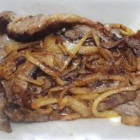Bistec Encebollado · Carne, arroz, tajadas, toston, ensalada