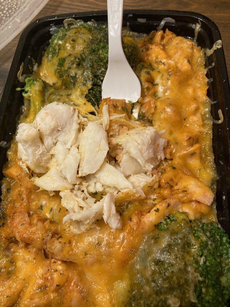 Sea Trio Tato · Grilled shrimp, grilled salmon, crab, broccoli, and cheese.