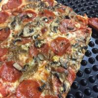 Knockout Pizza · Pepperoni, meatballs, mushrooms, fresh garlic, extra mozzarella cheese, pizza sauce.