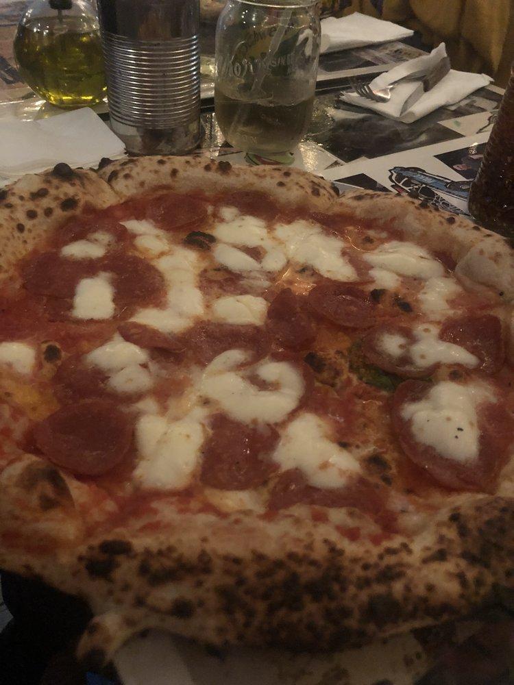 Pepperoni Pizza · Classic Pepperoni Pizza with Tomato Sauce, Mozzarella e Basil