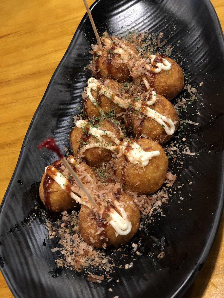 Takoyaki · Fried balls of octopus in savory Japanese pancake batter.(8 pcs)
