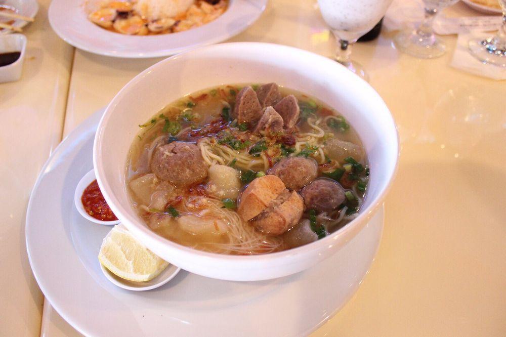 Bakso Sapi Special · Indonesian style pho served with meatballs, tofu, scallions, shallots, roasted garlic, bean sprouts, celery, rice noodles and egg noodle.