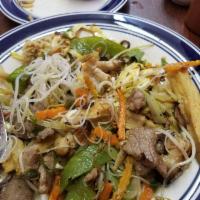 Egg Noodle Stir-fry With All Vegetables And Beef · 