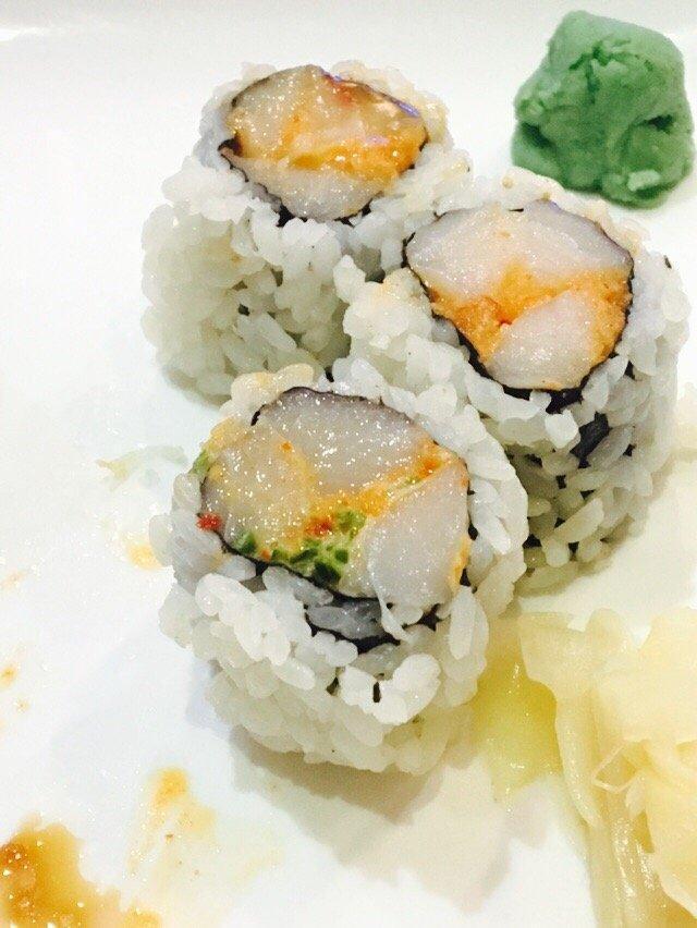 Spicy Tuna Roll · Spicy Tuna,  seaweed wrapped with rice outside. with crunch 